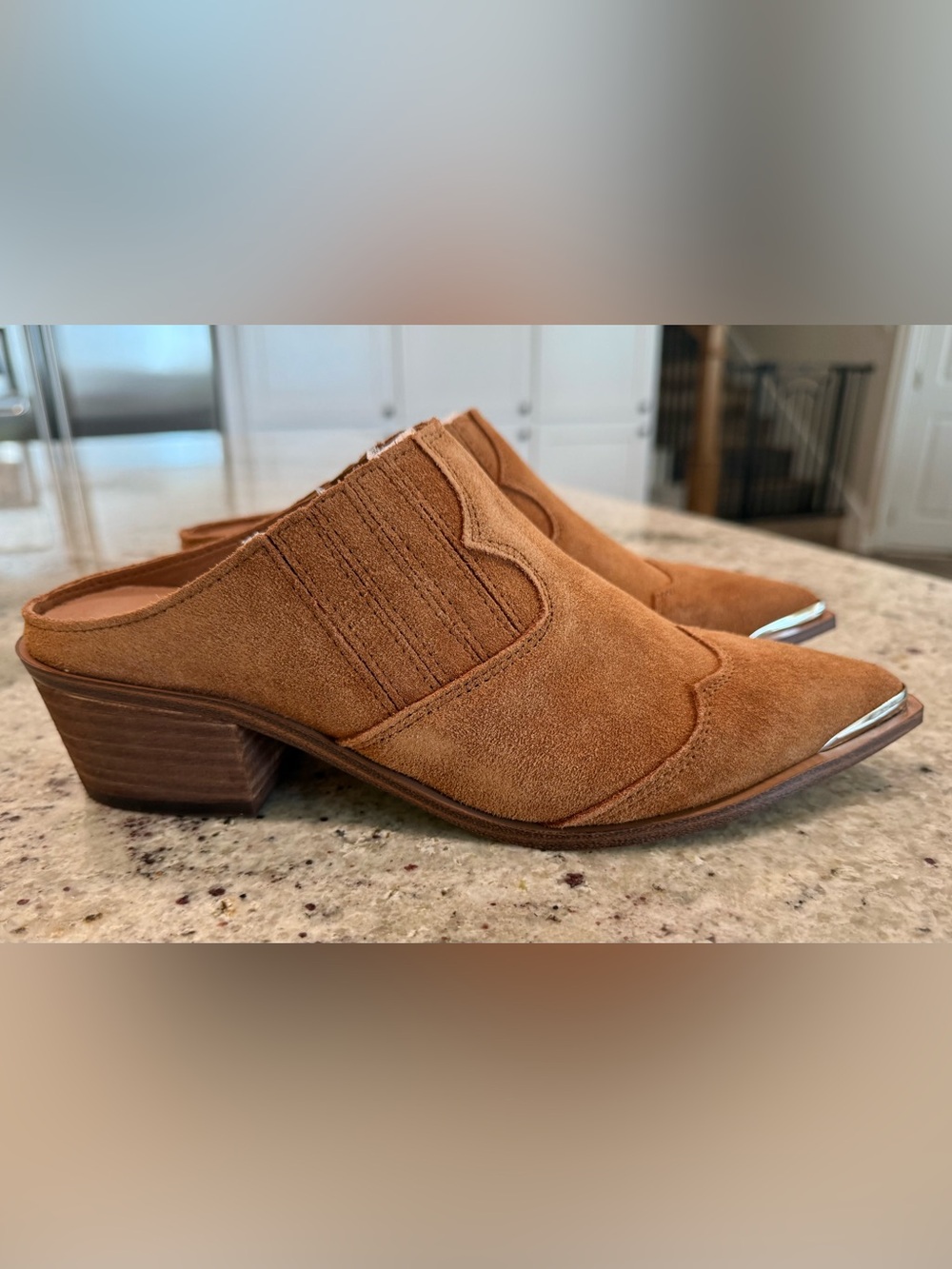Chinese Laundry Women's Camel Suede Pointed Mules NIB - Picture 2 of 16